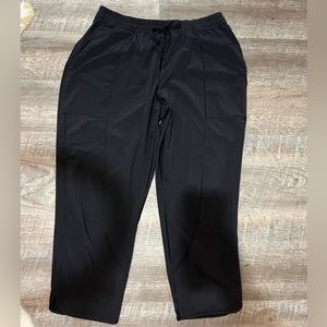 Lululemon size 10 cropped pant
